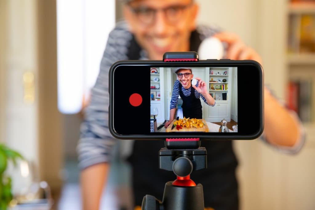 Un tutoriel de cuisine filmé pour TikTok et Instagram