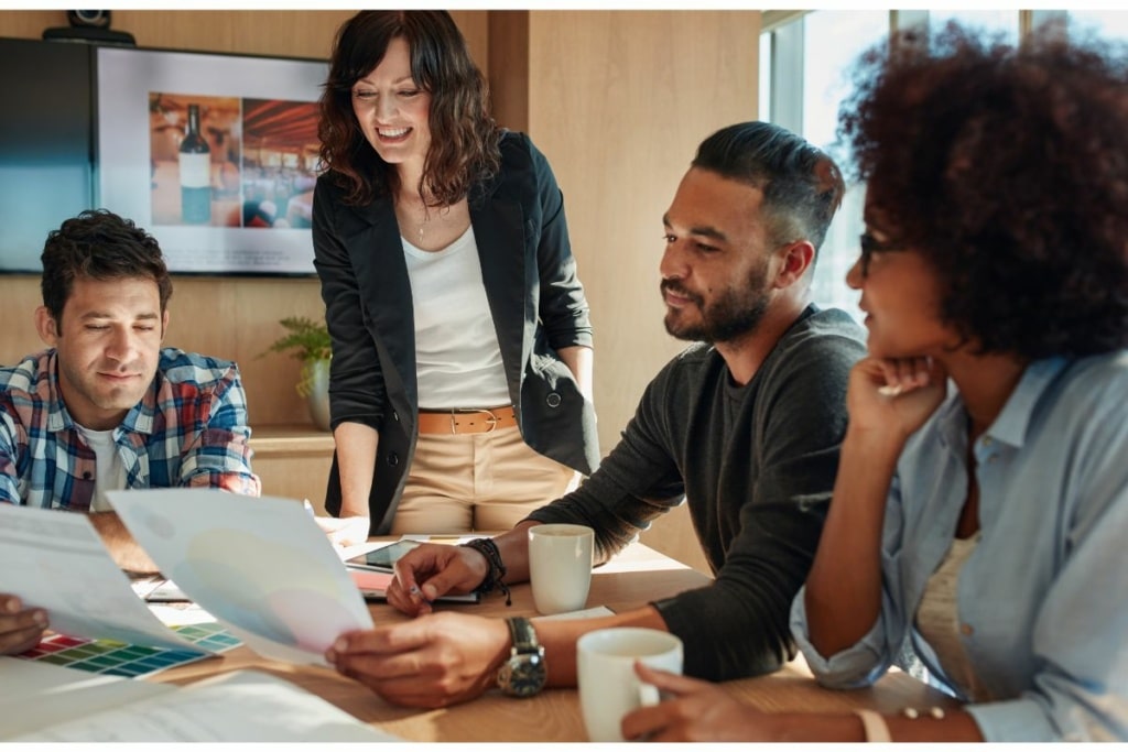 Equipe de travail en réunion